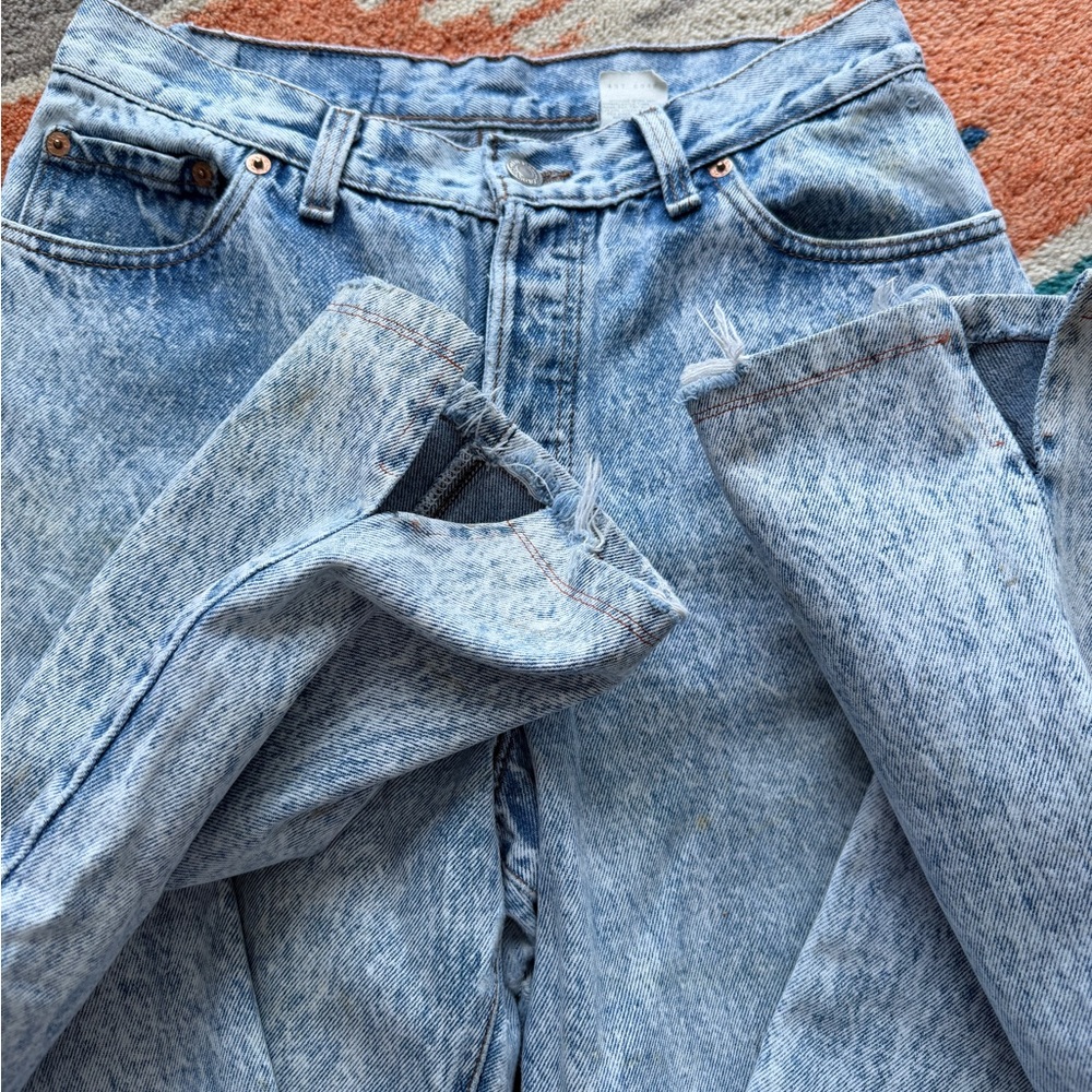 Vintage Levi’s USA Light Wash Distressed Acid Wash - Picture 9 of 16